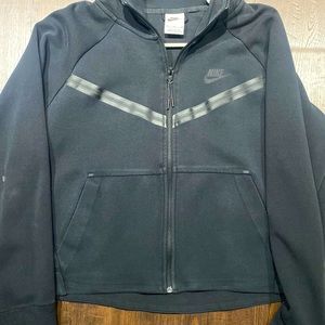 Women’s cropped Nike tech (medium)